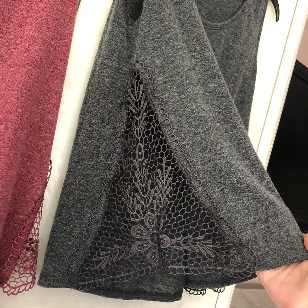 Bundle of 2 Laced Tank Tops - Picture 3 of 6